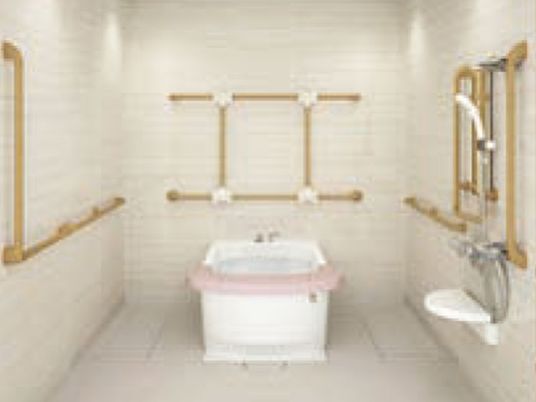 安全対策された清潔な浴室