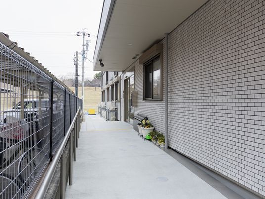 施設の外観通路