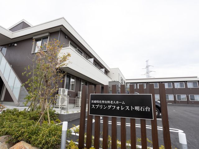癒しの空間を提供する施設外観 外観 ゆったりとした造りの施設で、心地良い毎日を過ごせる空間が広がっています。