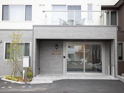 落ち着いた雰囲気のエントランス