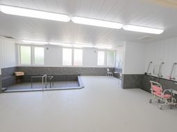 広々とした清潔な浴室
