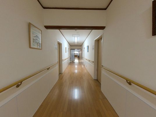 広々とした綺麗な廊下