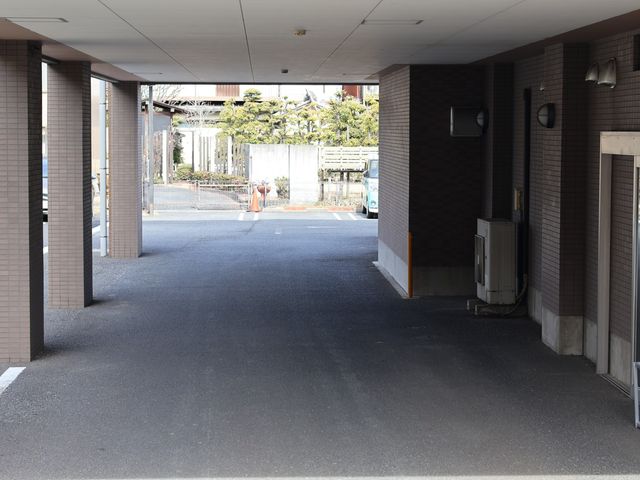 開放的なエントランス エントランス 毎日の勤務が始まる広々としたエントランス。明るく開放的な環境です。