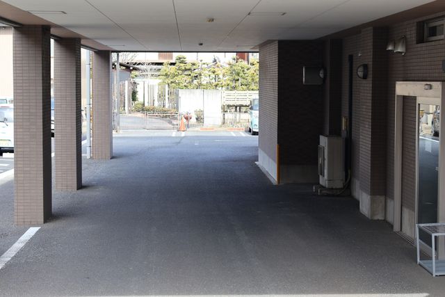 開放的なエントランス エントランス 毎日の勤務が始まる広々としたエントランス。明るく開放的な環境です。