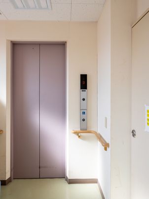 安全に配慮したエレベーター