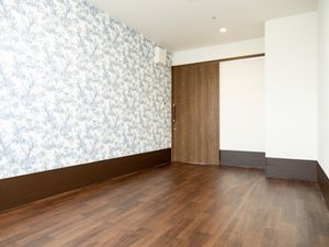 落ち着いた色合いの居室