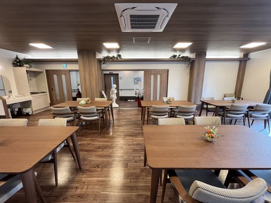 自然光が入るダイニングルーム