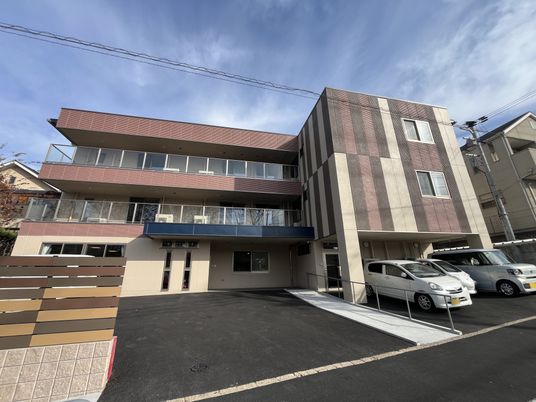 広々とした建物の外観