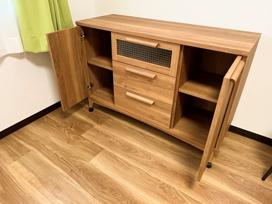 木製家具の居室  