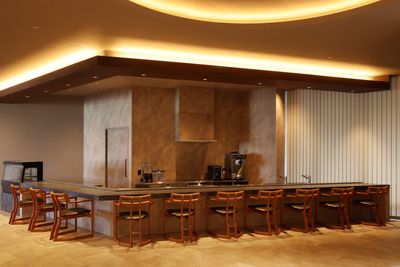 落ち着いた雰囲気のカウンター