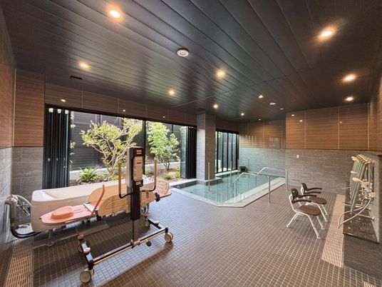 広々とした浴室