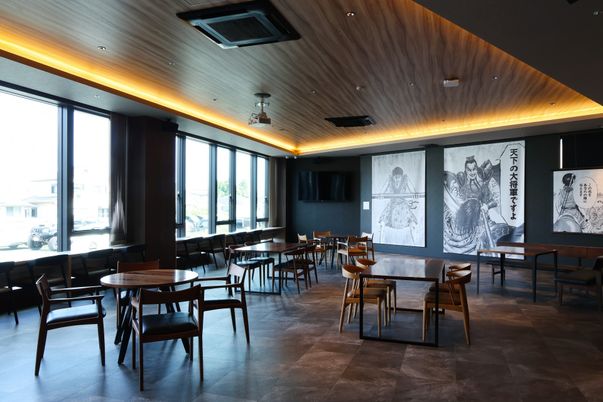 明るいラウンジ