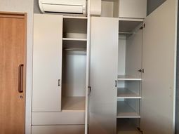 広々とした収納棚