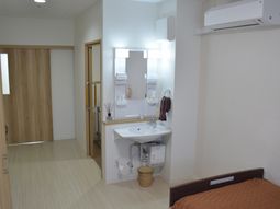 落ち着いた雰囲気の居室