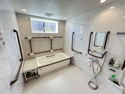 ゆとりのある快適な浴室