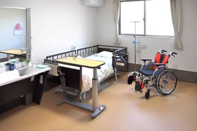 笑顔で接するスタッフイメージ
