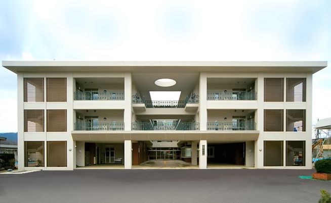 モダンな建物の外観