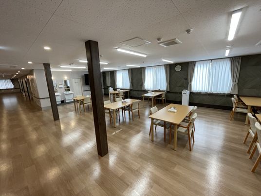 ゆったりしたダイニングルーム