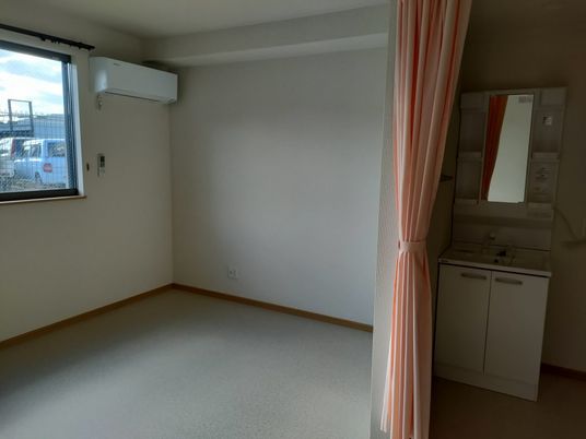 笑顔のスタッフと利用者