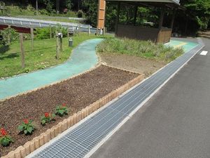 曲線のある庭園  