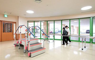 訓練用機器が並ぶ廊下