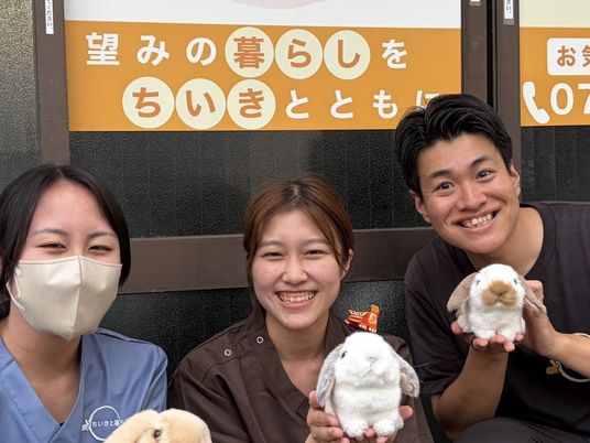 笑顔のスタッフ集合  