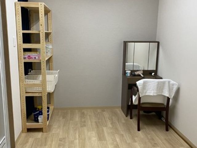居室の整った空間 居室 シンプルで清潔感のある居室です。個人の好みに合わせてアレンジ可能な空間をご提供します。