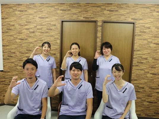 笑顔のスタッフ集合