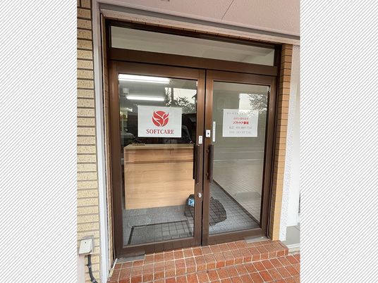 ガラス扉の入口  