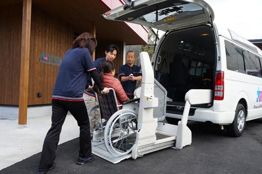 車椅子リフト付き車両