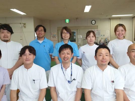 スタッフ集合の室内  