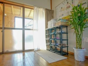 明るい玄関の収納棚  