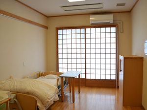 明るい和室の居室  