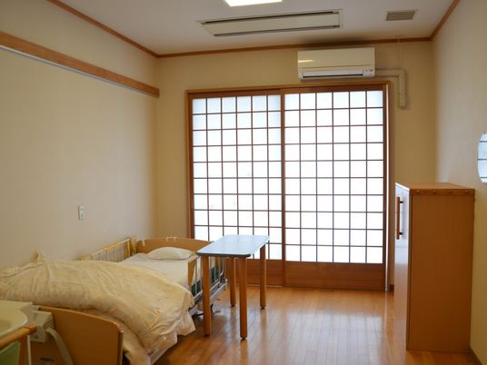 明るい和室の居室  