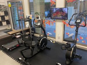 機能訓練室の運動器具  