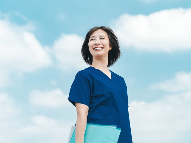 スタッフイメージ スタッフイメージ 明るい表情のスタッフが、仕事に対する熱意とプロフェッショナルな姿勢を感じさせます。