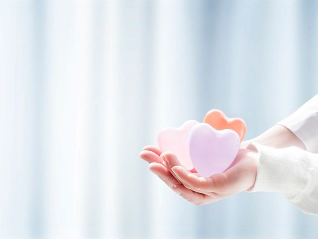優しい手の中の小物 多目的室 柔らかな光の中で、ほのぼのとした雰囲気。優しさを感じられる環境づくりが魅力です。