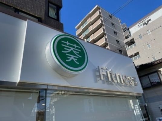 看板のある建物入口