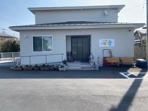 建物正面の外観  