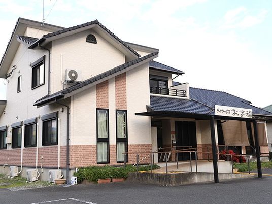 和風外観の建物  