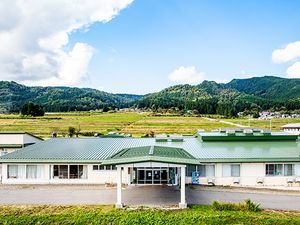 山あいの建物外観  