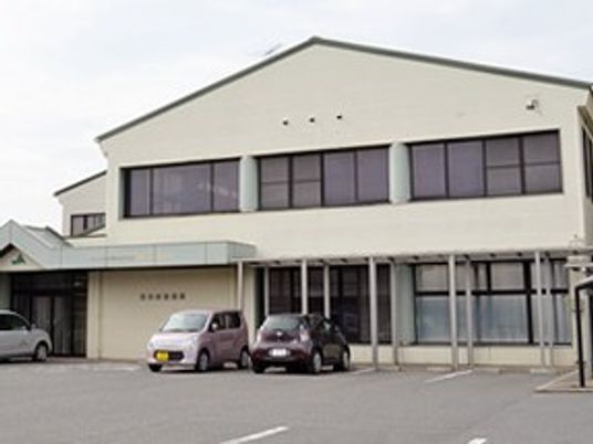 建物正面の外観  