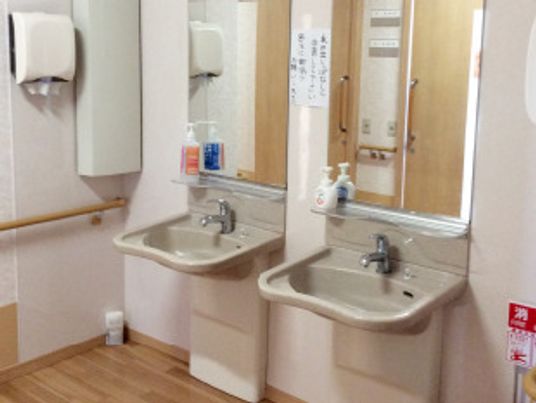 清潔な洗面台設備