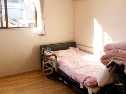 明るい日差しの居室