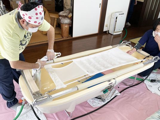 入浴介助の浴槽  