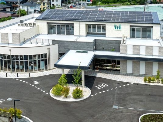 外観の正面アプローチ  