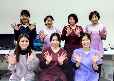 スタッフの笑顔が輝く一枚