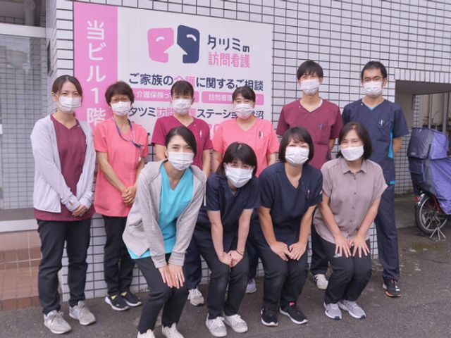 明るく和気あいあいスタッフイメージ スタッフイメージ 笑顔で元気なスタッフチームがお出迎え。安心のサポートをご提供いたします。