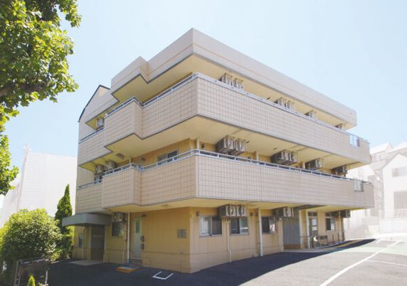 日当たりの良い建物外観