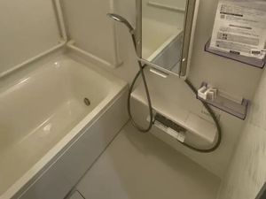 手すり付き浴室  